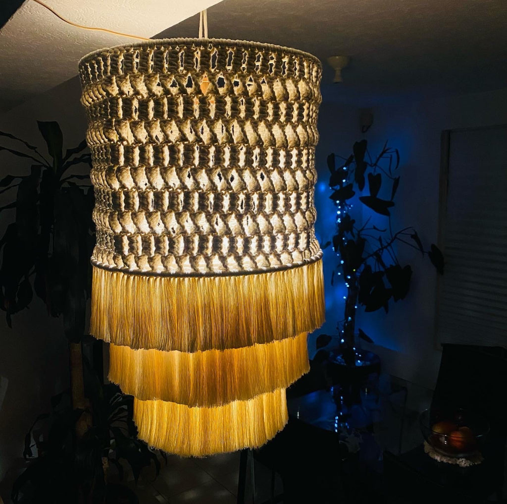 Soona´- Lámpara Colgante Tejida en Macramé